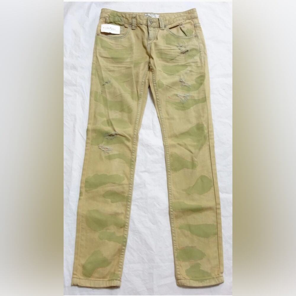 Nwt-Free People -Castro was- distressed camo jeans -26
